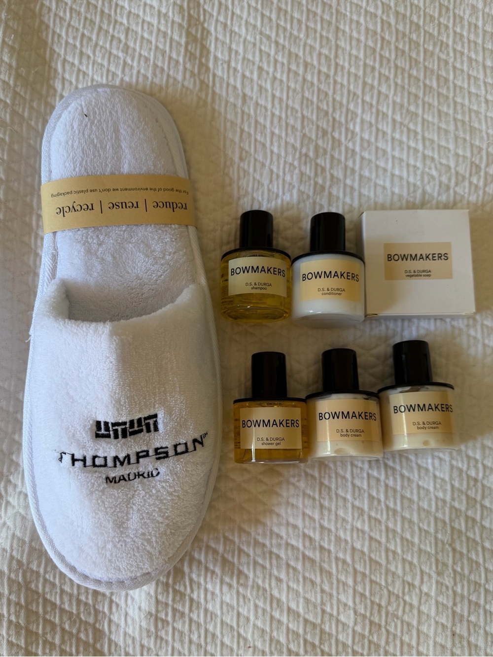 D.S. & Durga Bowmakers Bath Set & Thompson Madrid Slippers New